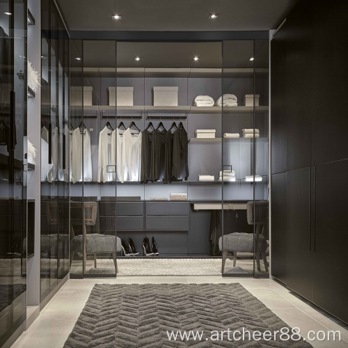 Sliding door wardrobe for master room